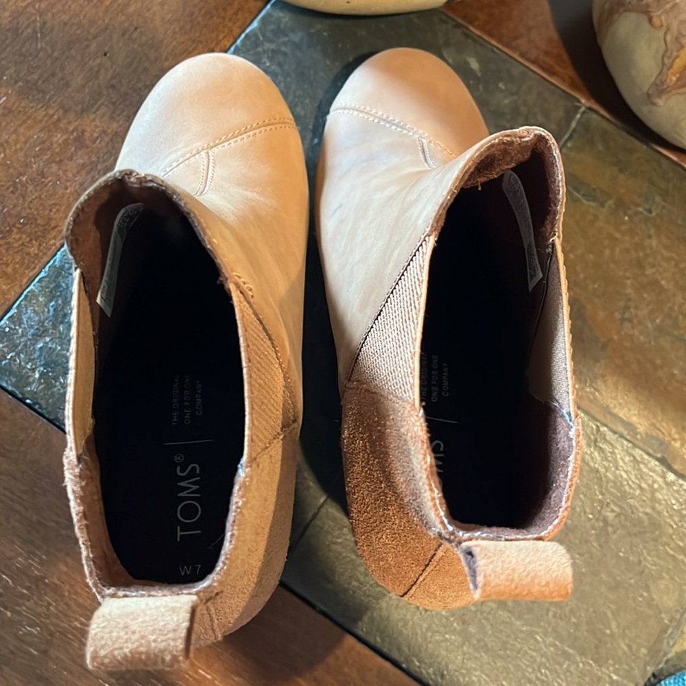 Toms Tan Leather Wedge Ankle Booties - Picture 4 of 7